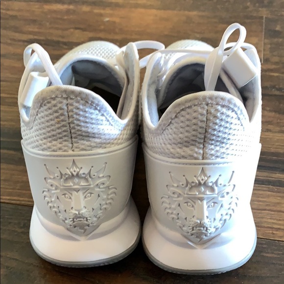 Lebron Basketball Shoes - Picture 2 of 3